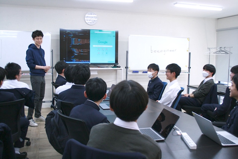 学校での出張プログラミング授業の様子